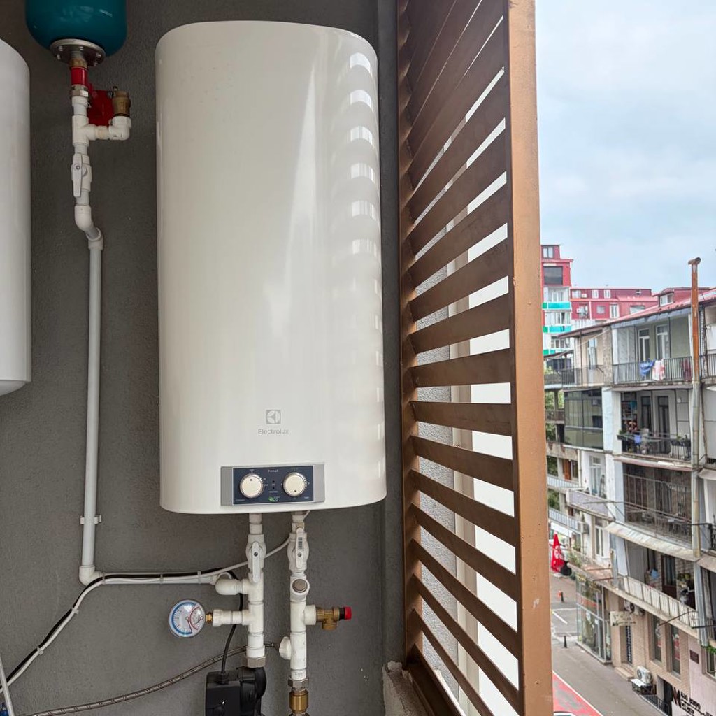 Бойлер Electrolux EWH 100 Formax
