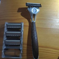 Бритва Wilkinson Sword Quattro Essential 4 (Vintage Edition) - фото 2