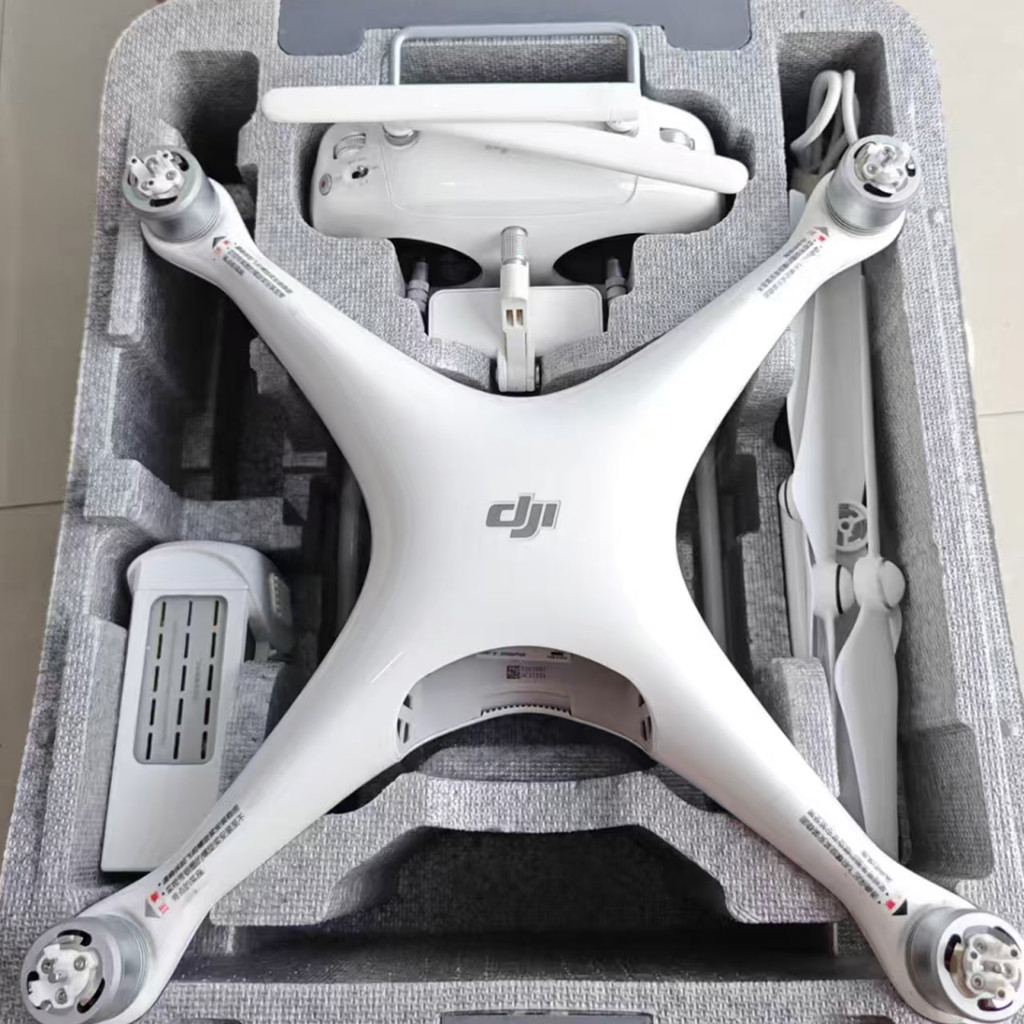 Квадрокоптер DJI Phantom 4 Pro
