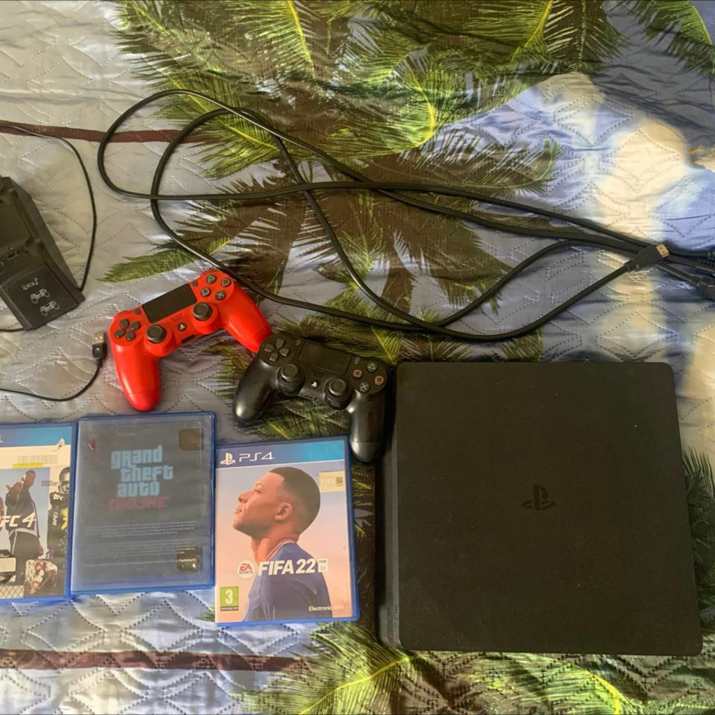 Игровая приставка PlayStation 4