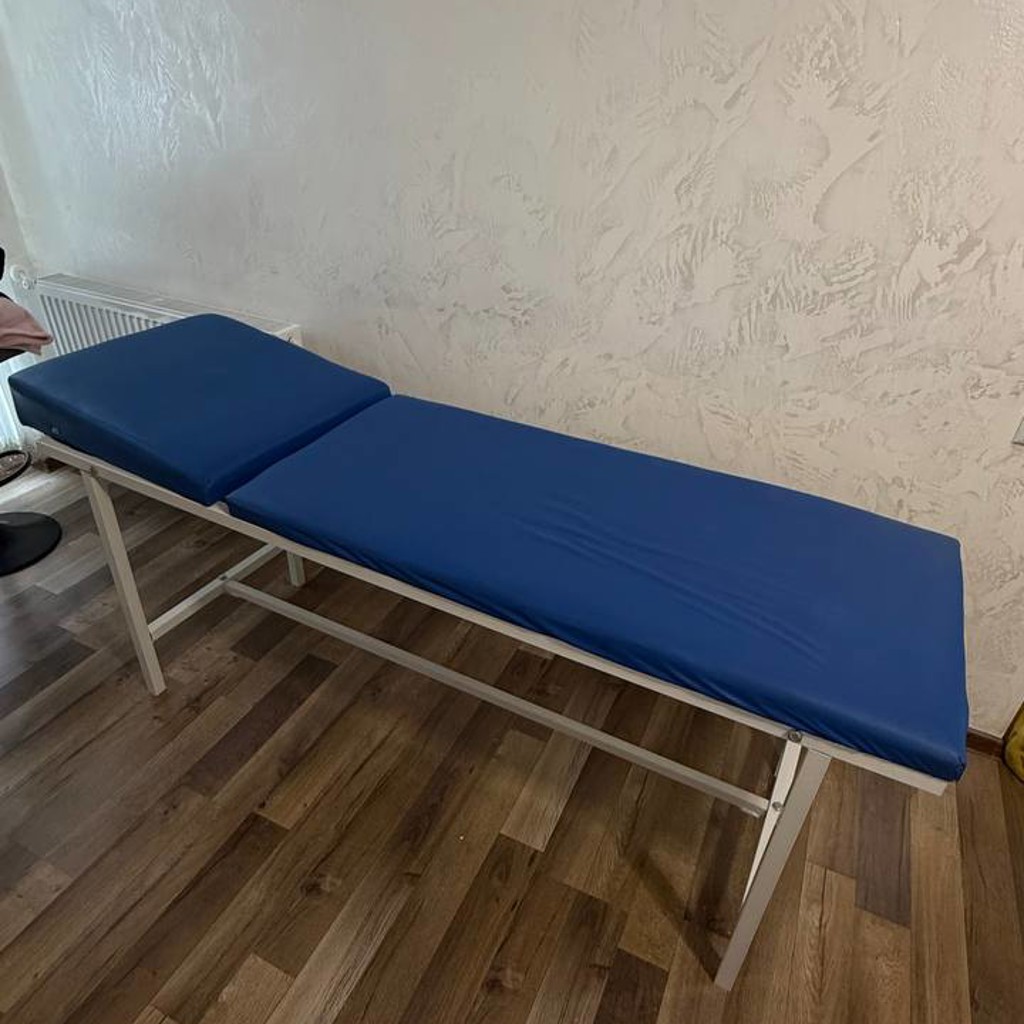 Кушетка с бархатным чехлом