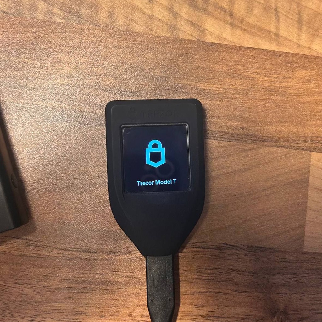 Trezor T