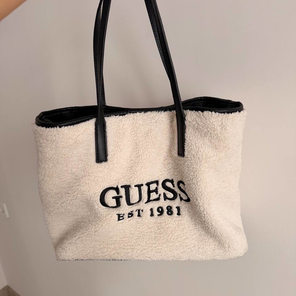 Плюшевая сумка Guess