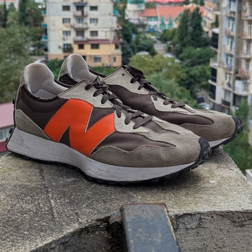 New Balance 327
