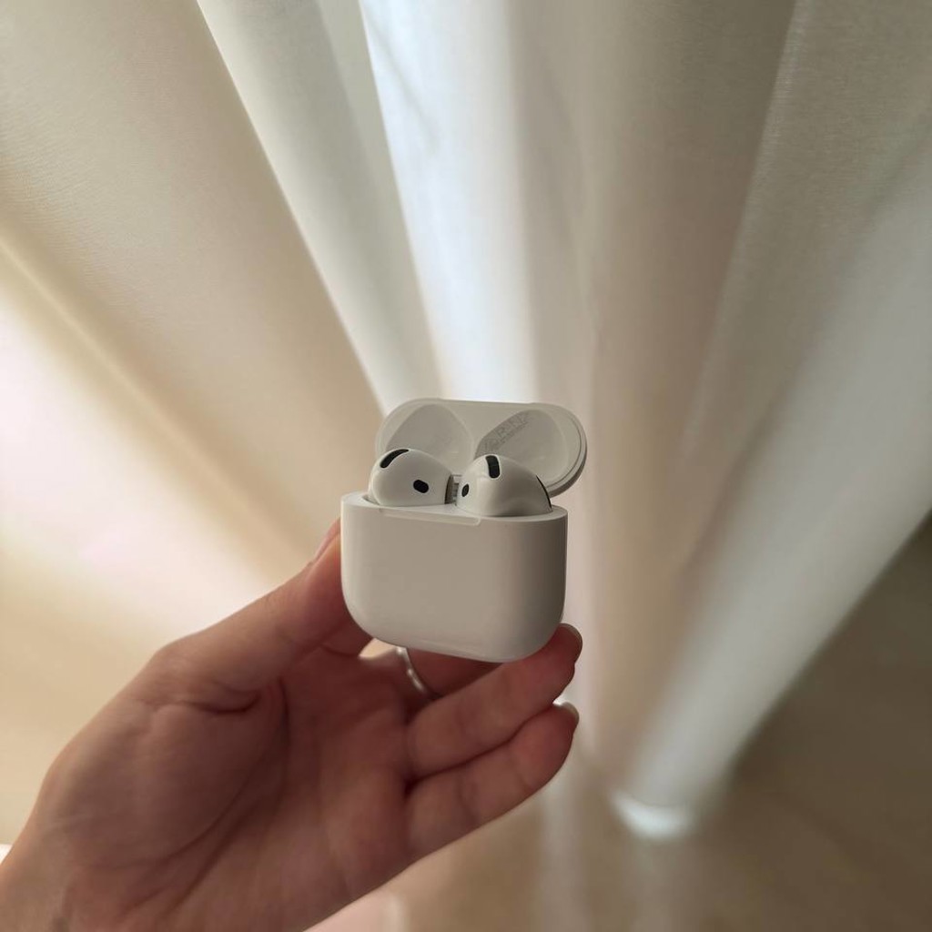 Наушники AirPods 4