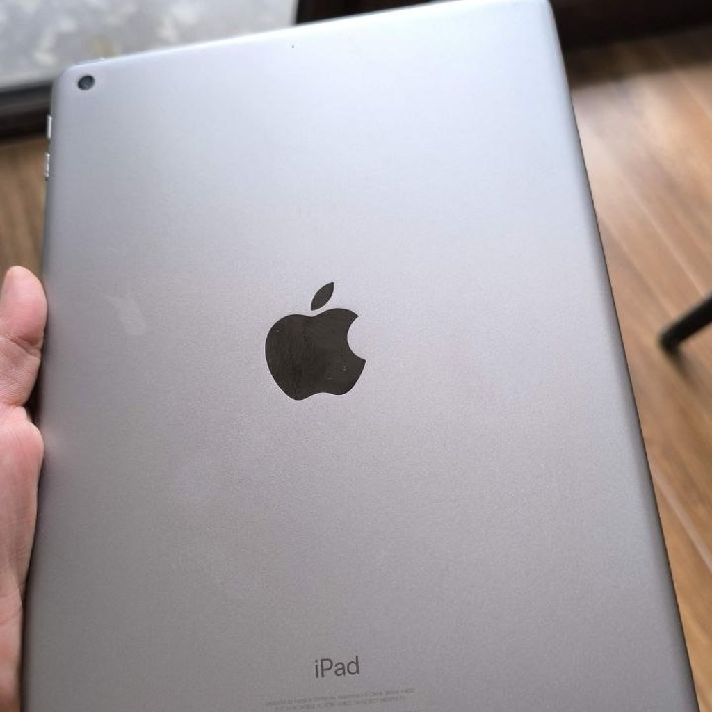 IPad (5th gen) 128GB + Cellular