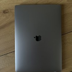 MacBook Pro 15″ (2018), Space Gray - фото 3