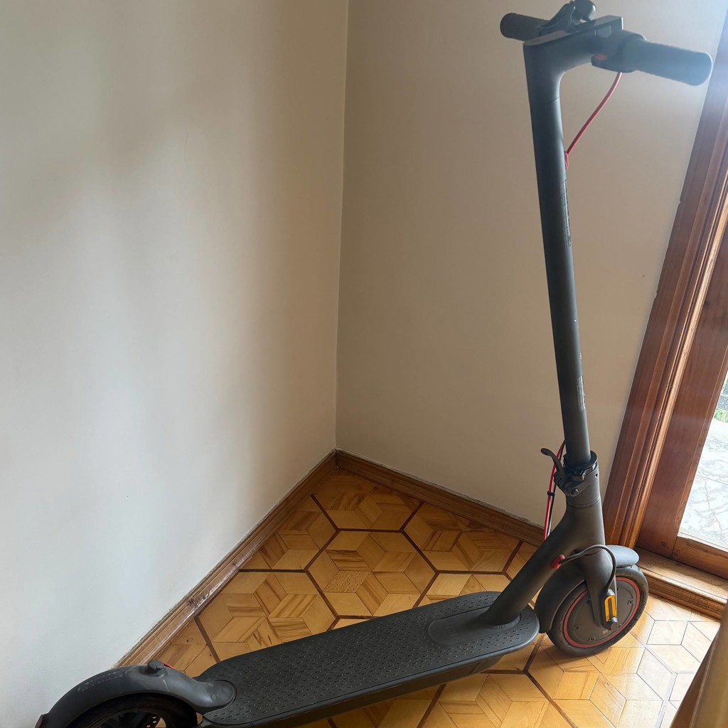 Xiaomi Mi Electric Scooter Pro 1