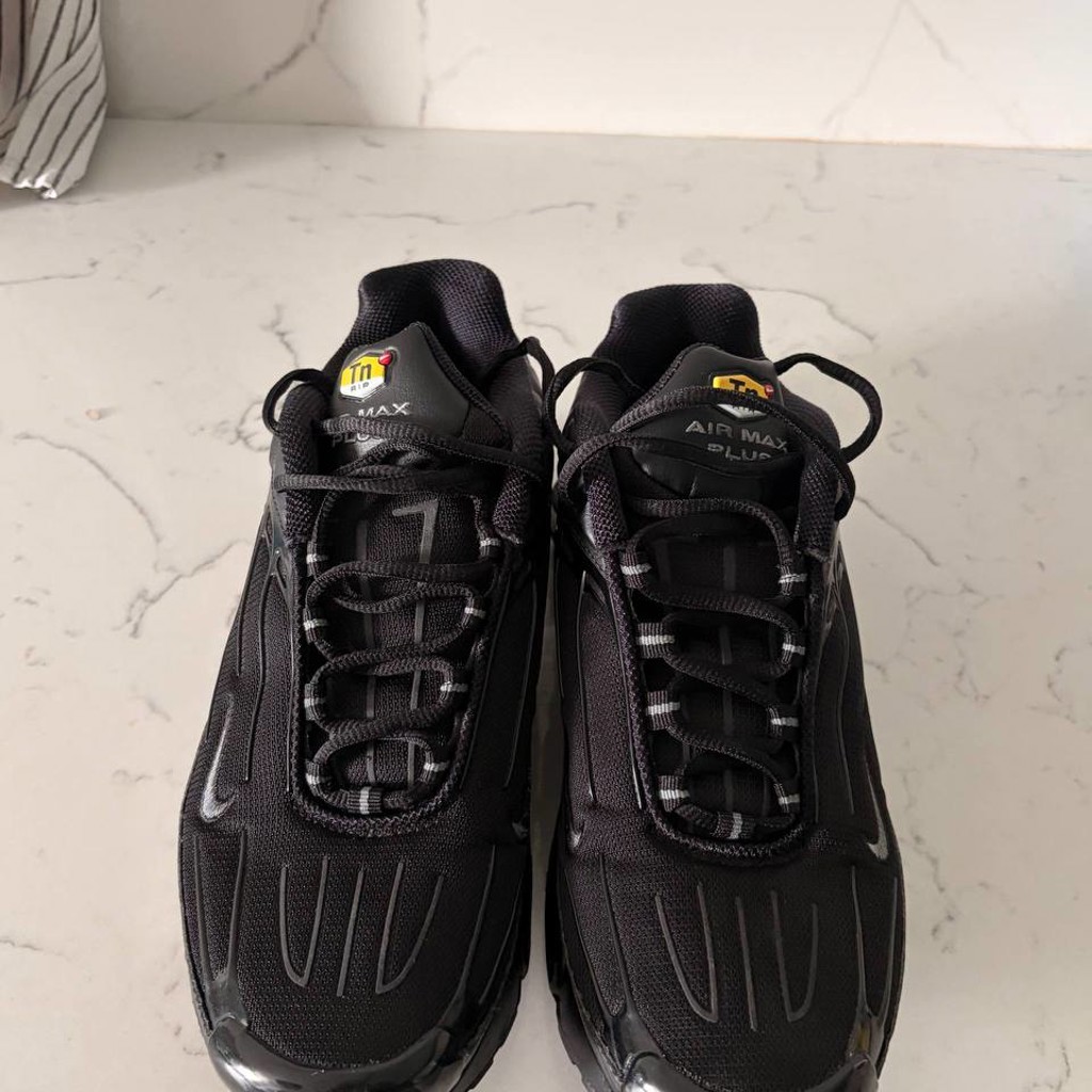 NIKE AIR MAX PLUS BLACK