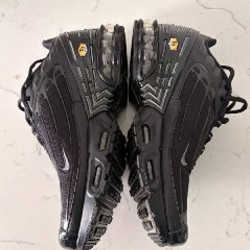 NIKE AIR MAX PLUS BLACK - фото 2