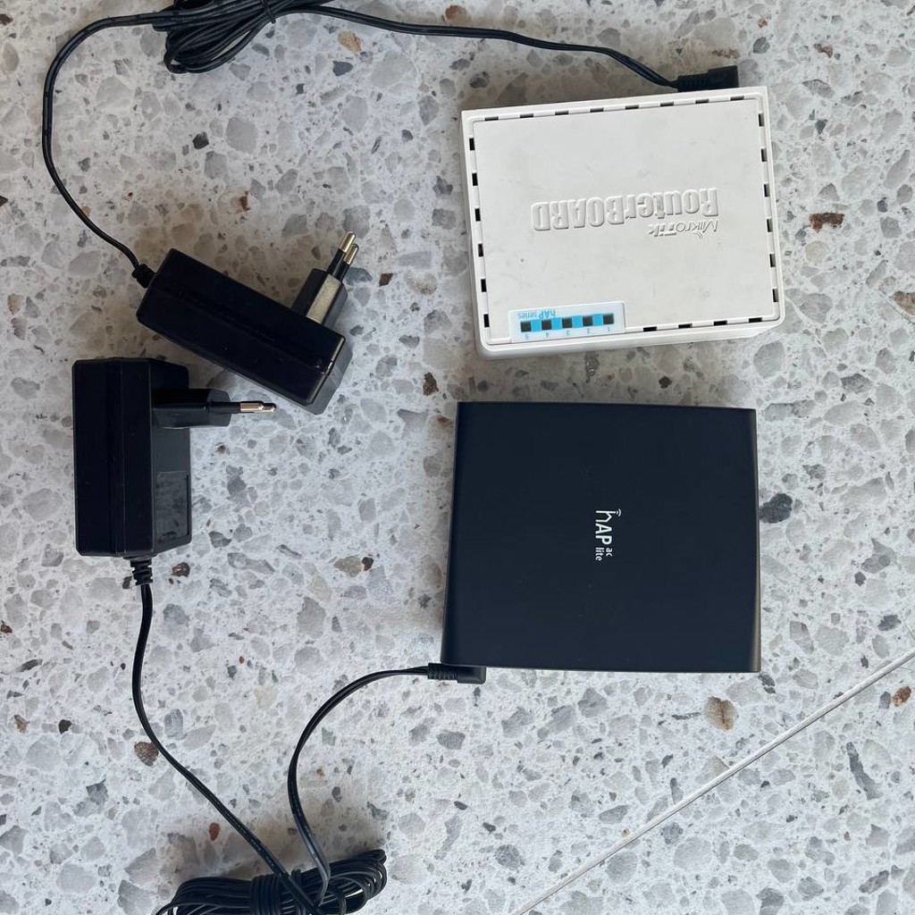 Маршрутизатор Mikrotik hAP ac lite