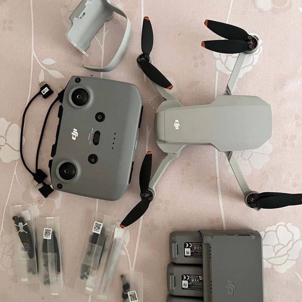 Квадрокоптер DJI Air Mini 2 Fly More Combo