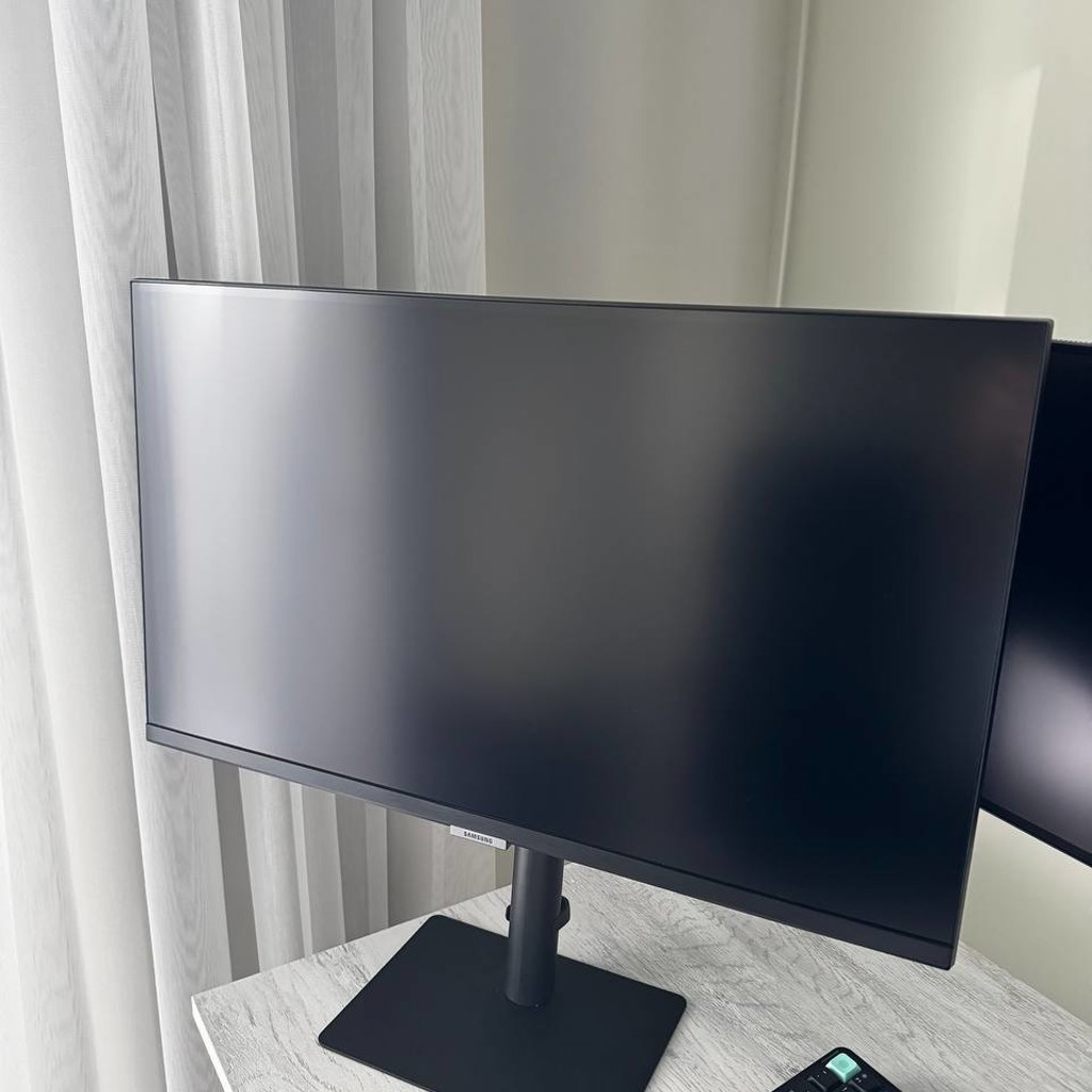4K монитор Samsung L827A800NMIXCI
