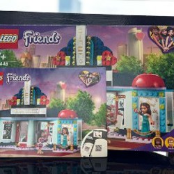 Набор LEGO Friends «Кинотеатр Хартлейк-Сити» - фото 1