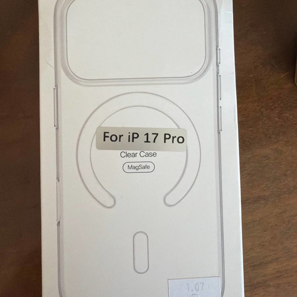 Чехол на iPhone 17 Pro