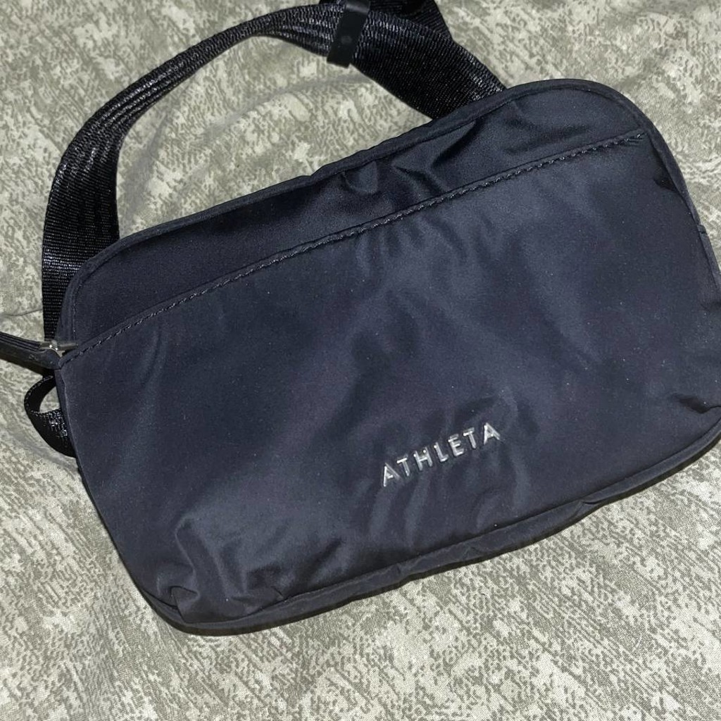 Сумка-бананка Athleta