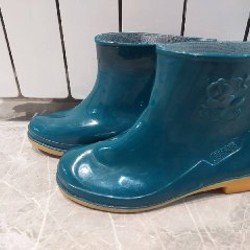 Серые кроссовки adidas - фото 1