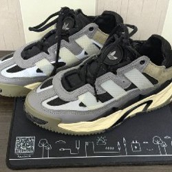 Серые кроссовки adidas - фото 2