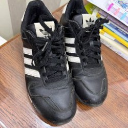 Серые кроссовки adidas - фото 5