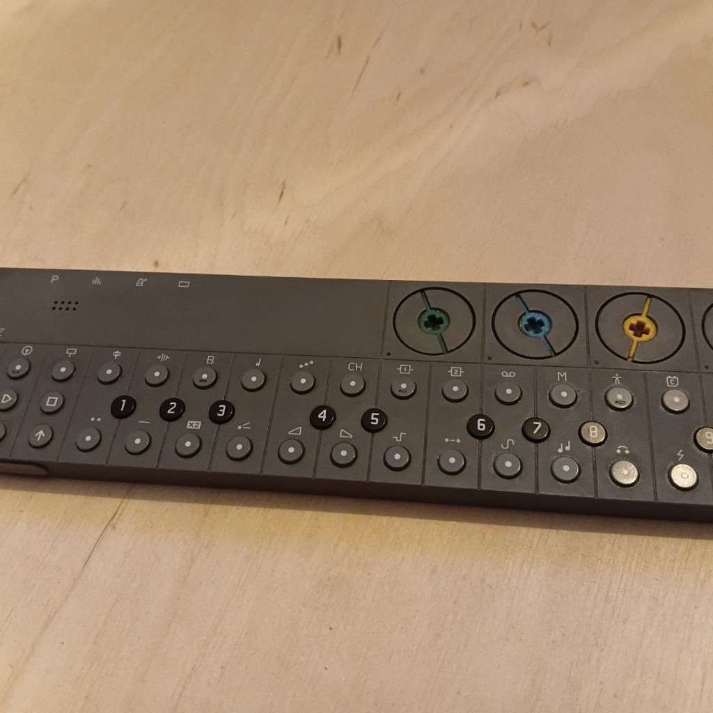 Синтезатор Op-z