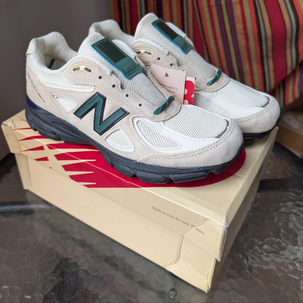 Кроссовки New Balance 990v4