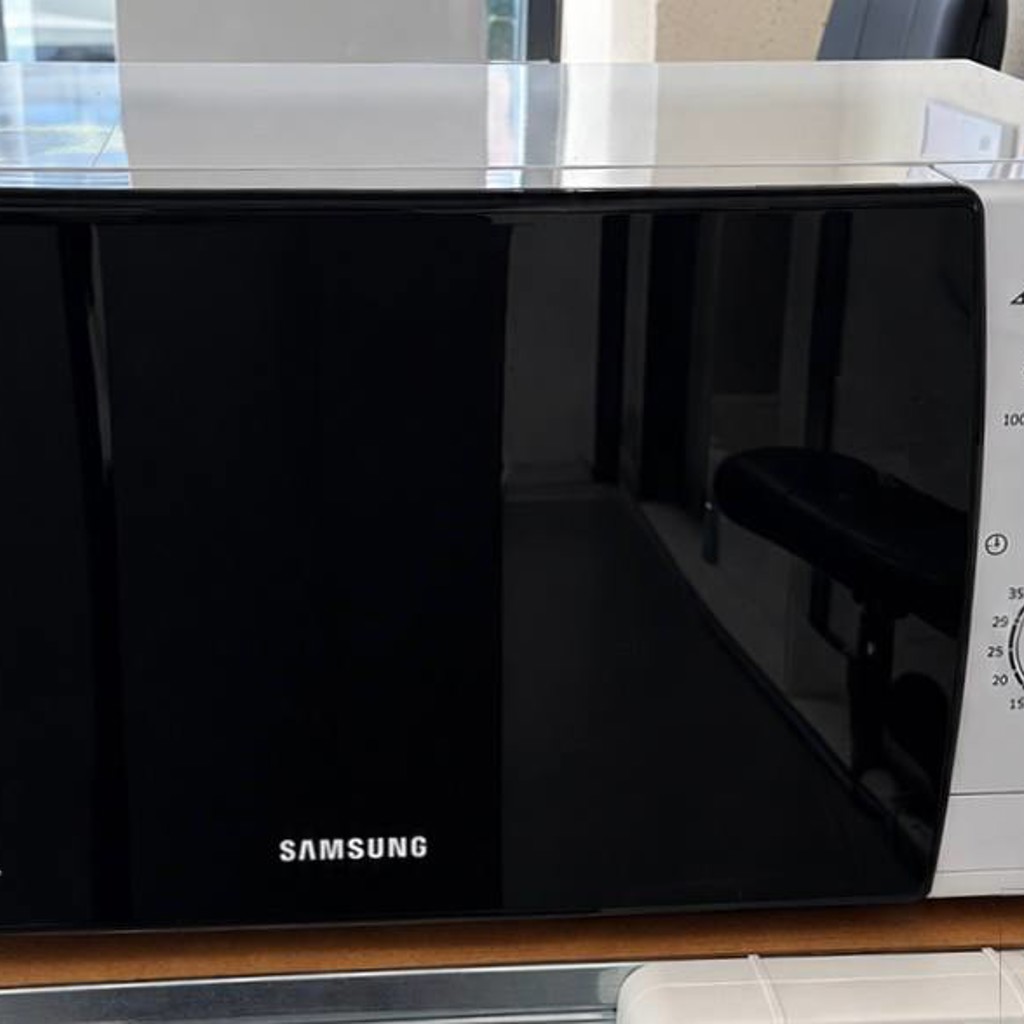 Микроволновая печь SAMSUNG ME81KRW