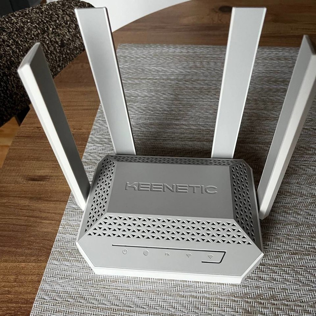 Wi-Fi роутер Keenetic Hopper KN-3811