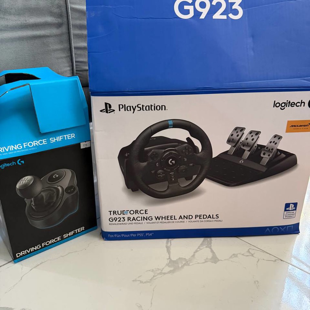Руль с педалями Logitech G923