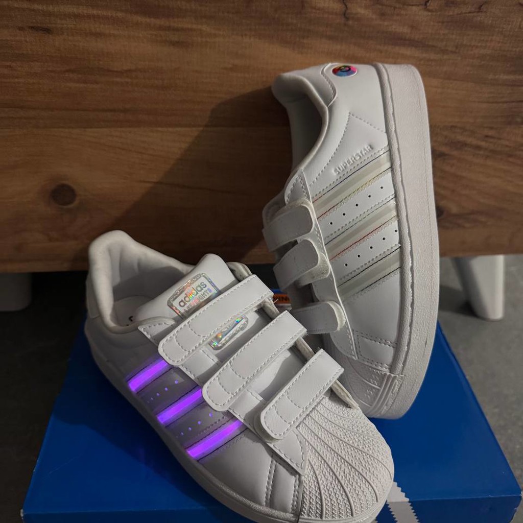 Adidas superstar led