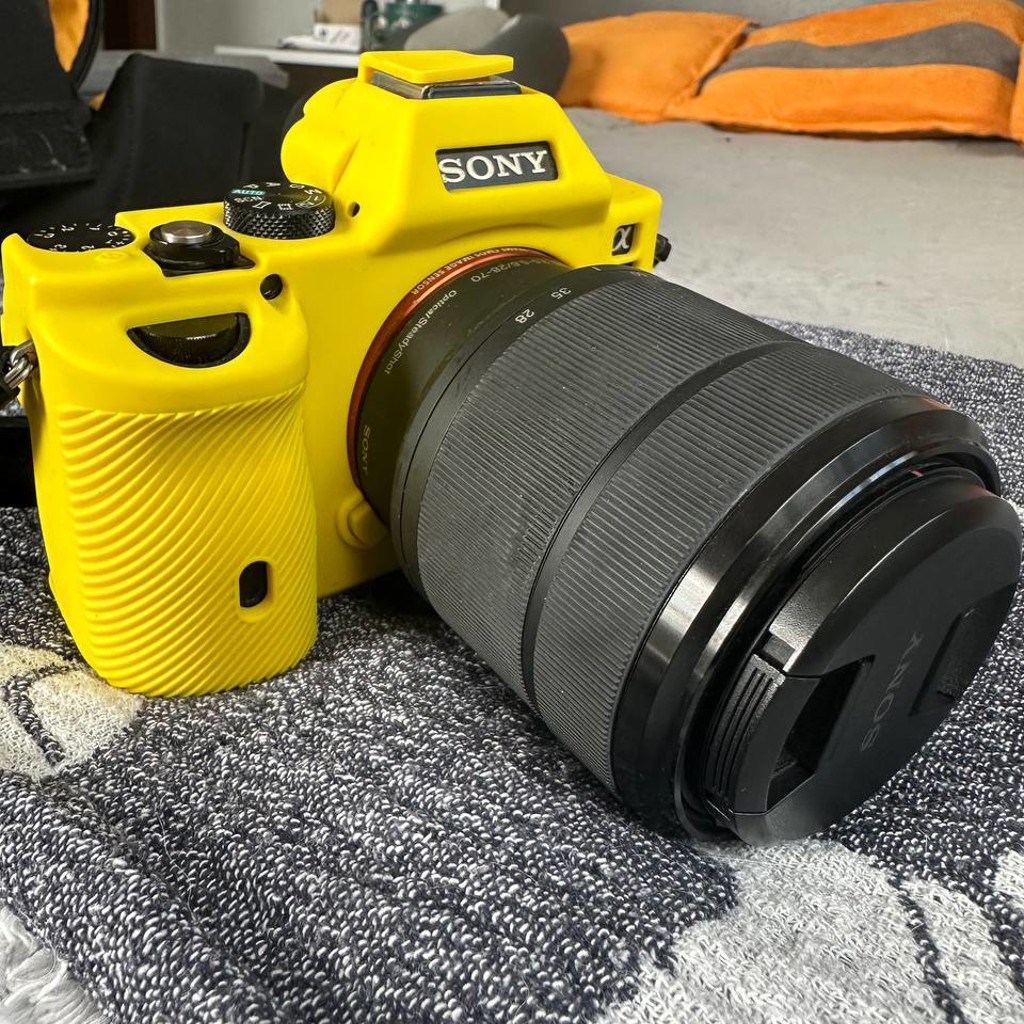 Объектив Sony ZEISS