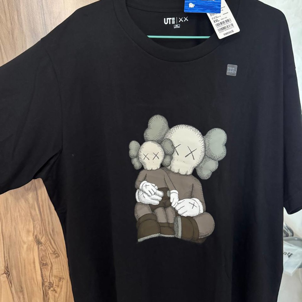 Футболка Uniqlo x Kaws