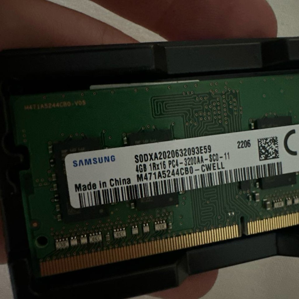 Память 4 гб Samsung 3200 SODIMM