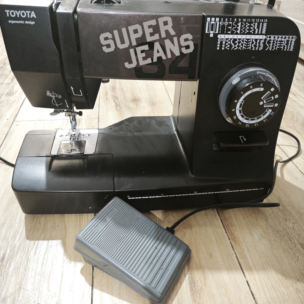 Электромеханическая швейная машина Toyota Super Jeans 34