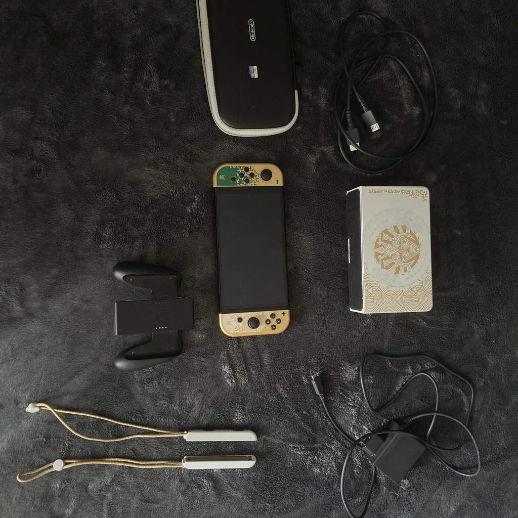 Nintendo Switch OLED The Legend of Zelda TOTK Edition
