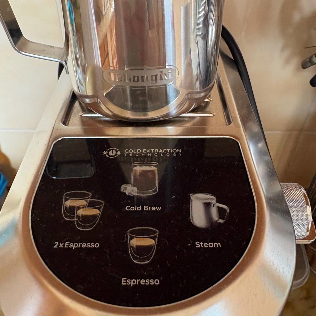 Кофемашинка Delonghi
