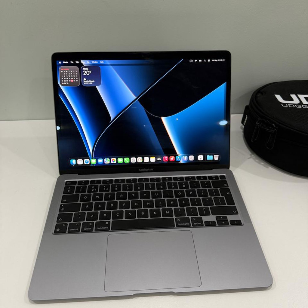 MacBook Air (M1, 2020, Space Grey)