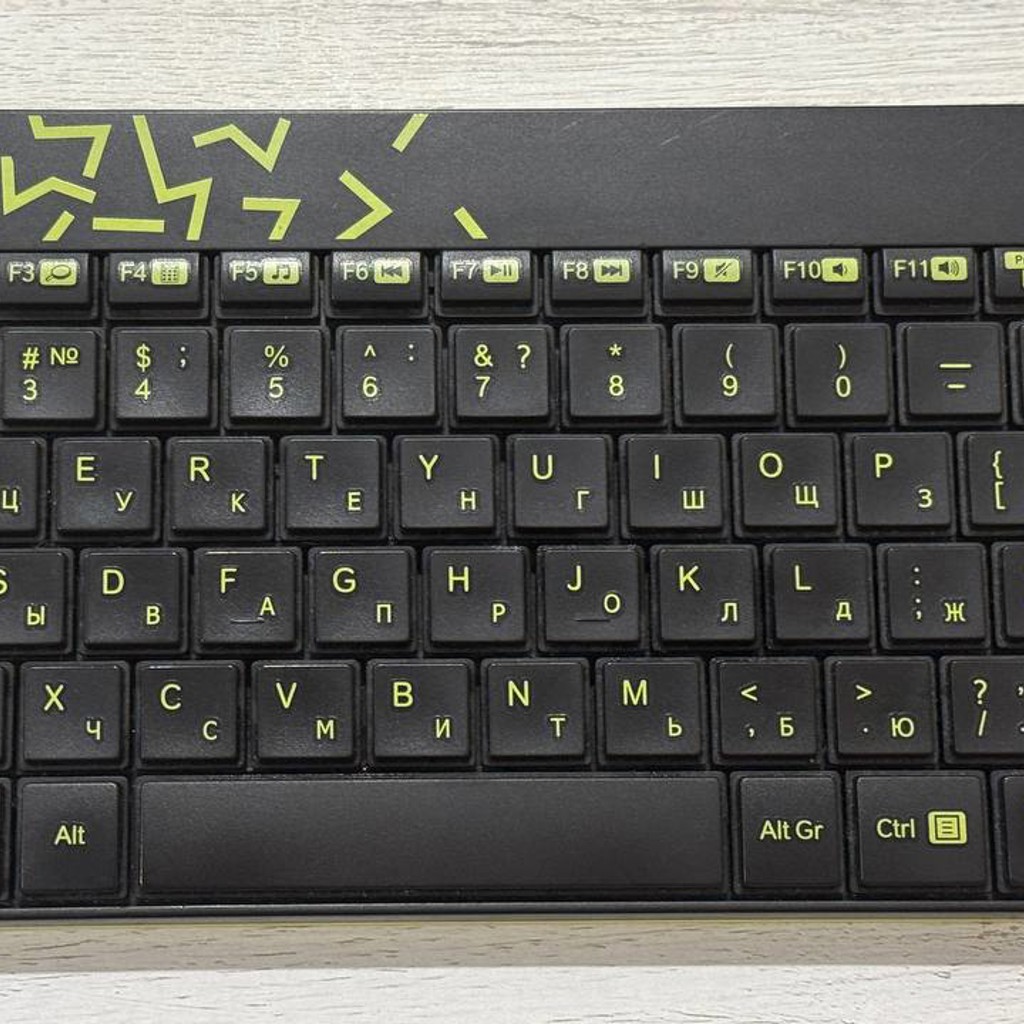 Компактная клавиатура Logitech