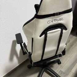Игровое кресло GX Trust GXT 714W - фото 4