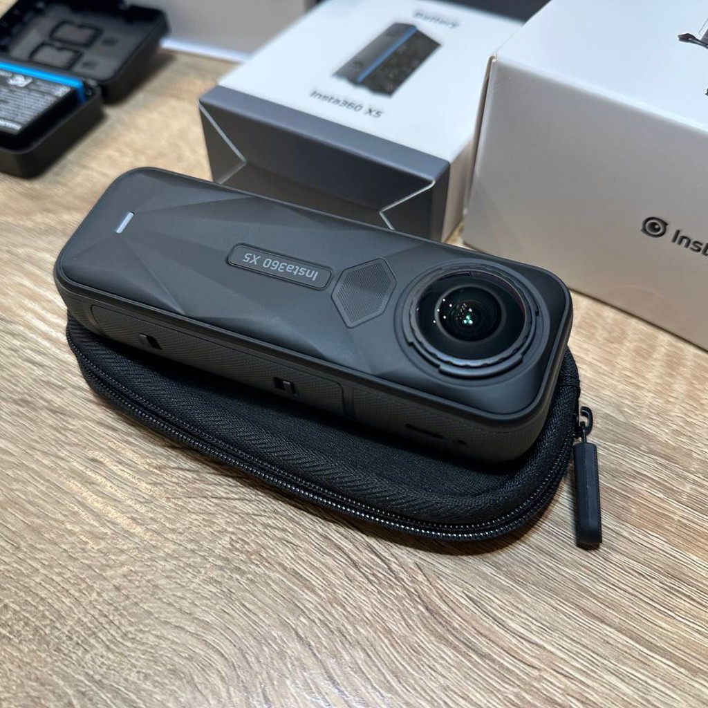 Insta360 X5 стандартный комплект