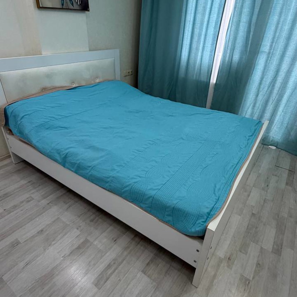 Кровать с матрасом