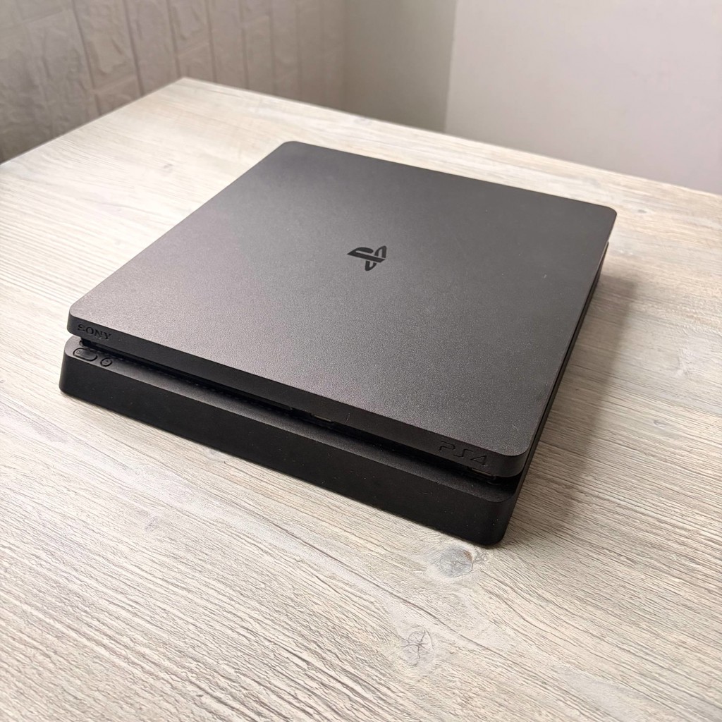PS4 Slim