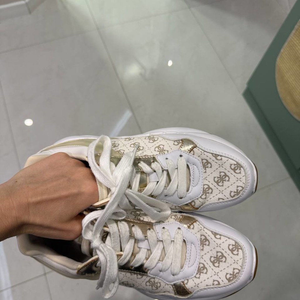 Кроссовки Guess