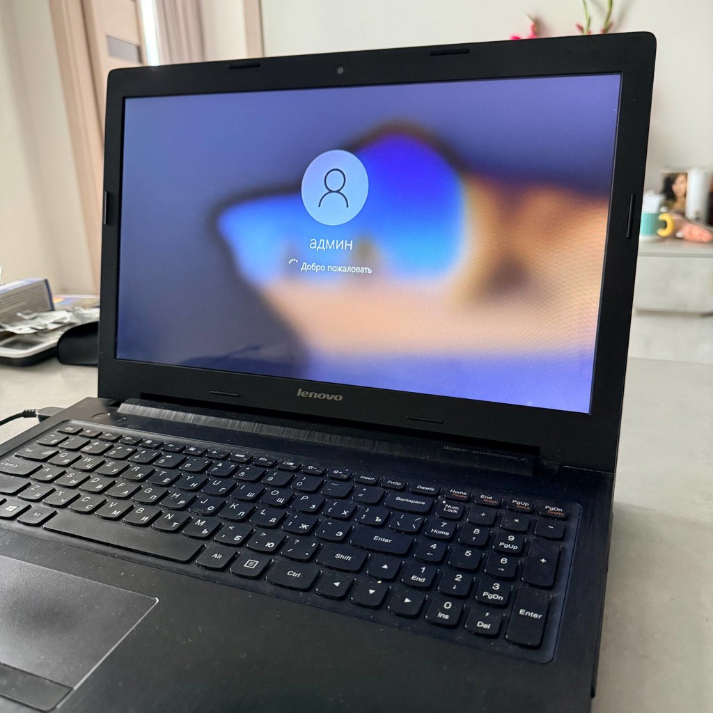 Ноутбук LENOVO