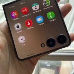 Samsung Galaxy Z Flip 8 - фото 3