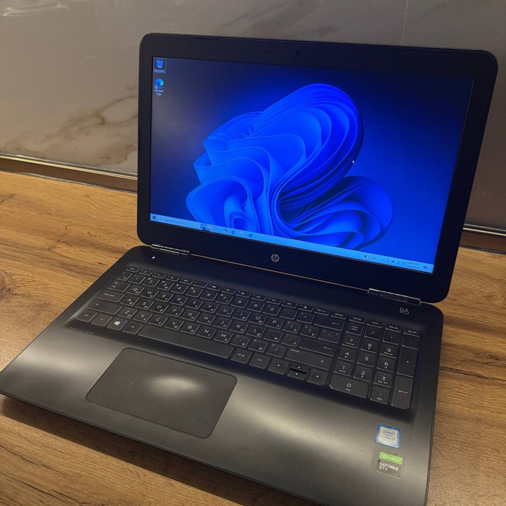 Ноутбук HP Pavilion (15-bc52ur)