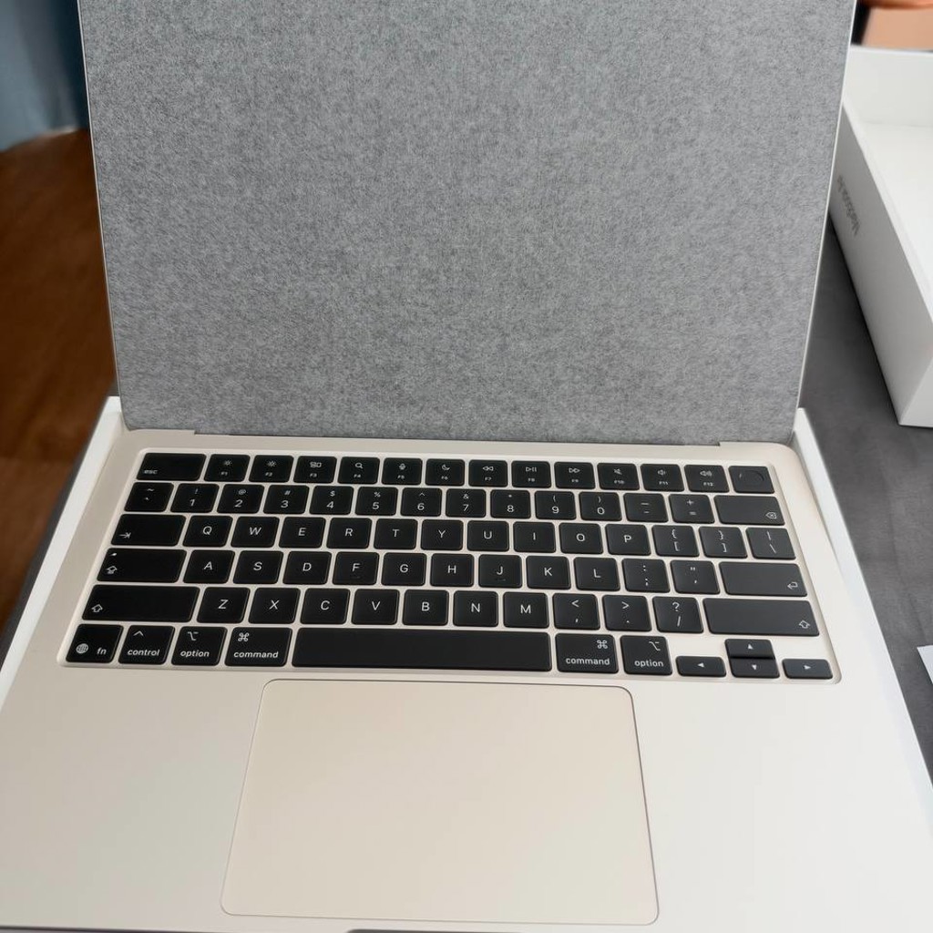 Apple MacBook Air 13″ M5
