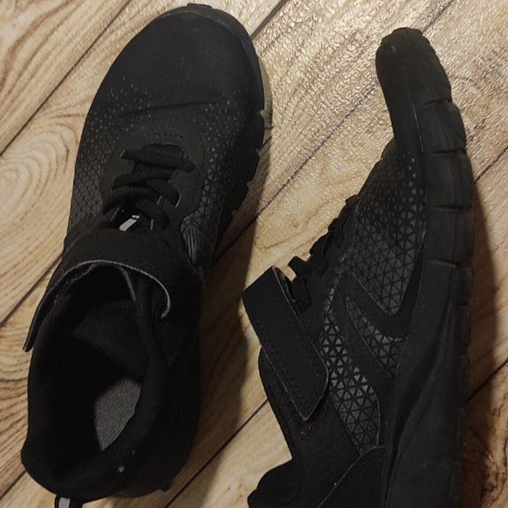 Кроссовки