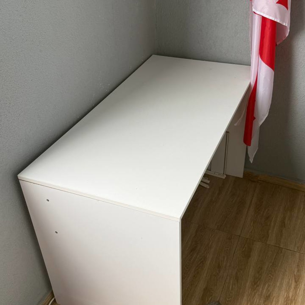 Письменный стол
