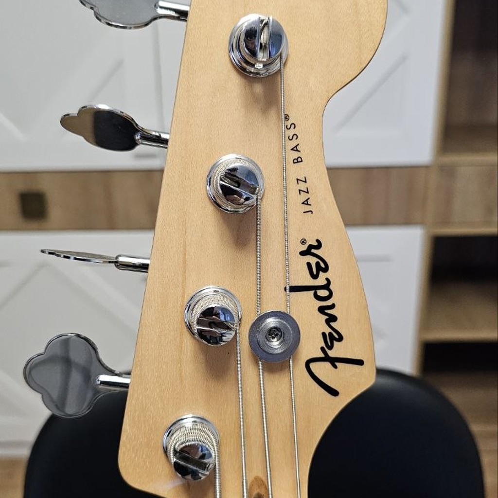 Бас-гитара Fender Standard Jazz Bass