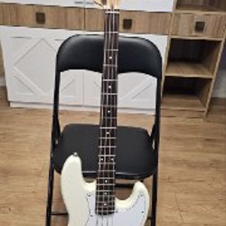 Бас-гитара Fender Standard Jazz Bass - фото 2